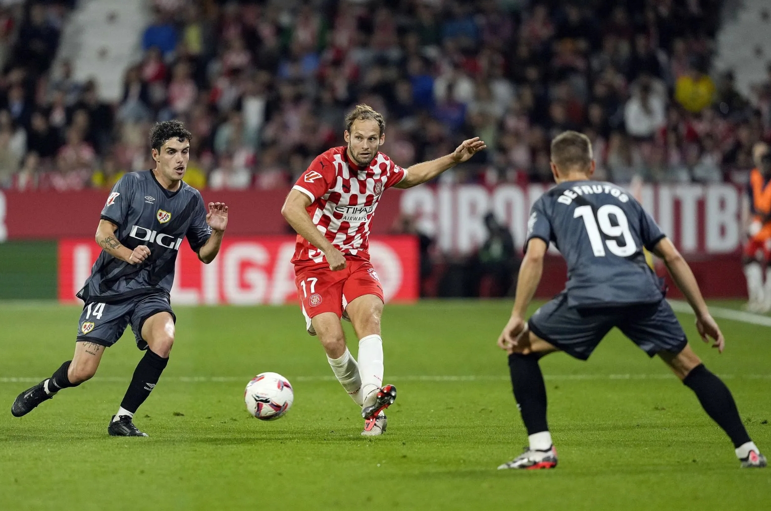 爱游戏官方登录入口-巴列卡诺后卫连场斩获，帮助球队保级的简单介绍