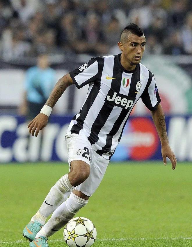 关于尤文图斯险胜晋级八强，赛季表现逐渐好转的信息