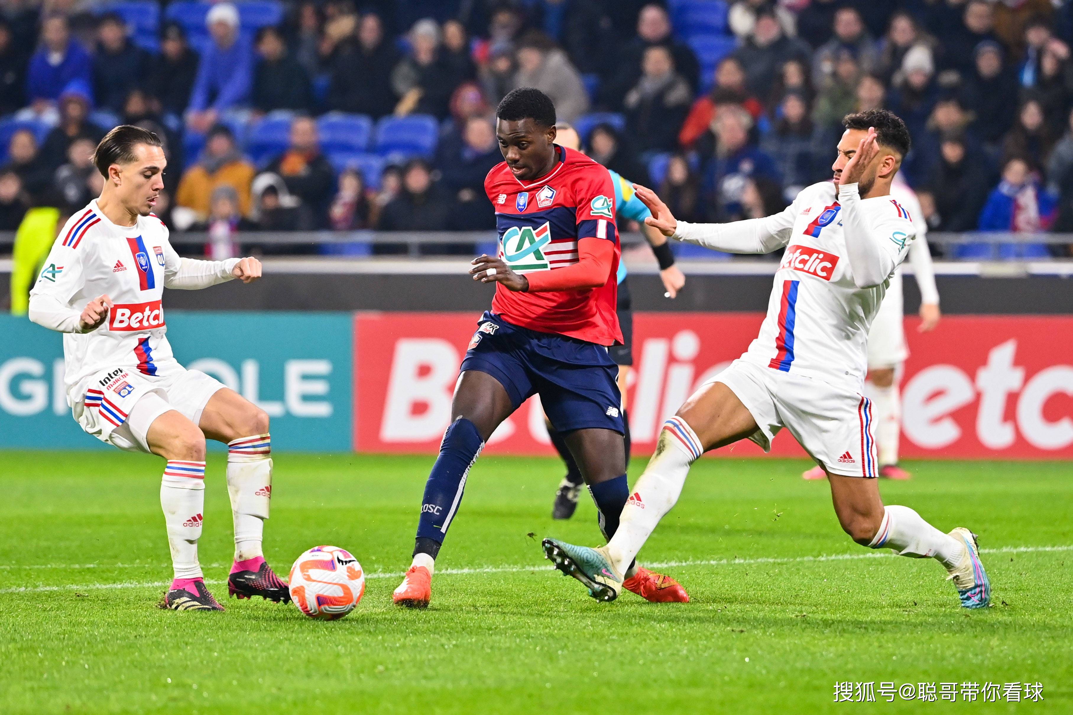 爱游戏官网网页版入口-里昂客场不敌巴黎圣日耳曼，法甲争冠形势岌岌可危