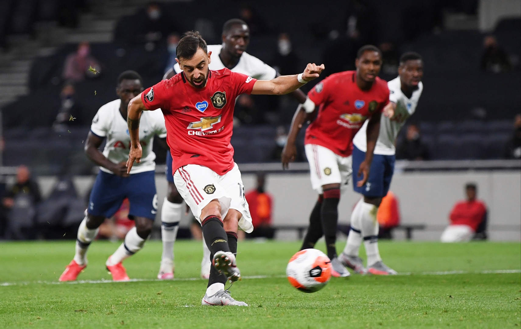 热刺后防犯错,英超卫冕冠军形势不容乐观的简单介绍 热刺后防犯错,英超卫冕冠军形势不容乐观的简单介绍