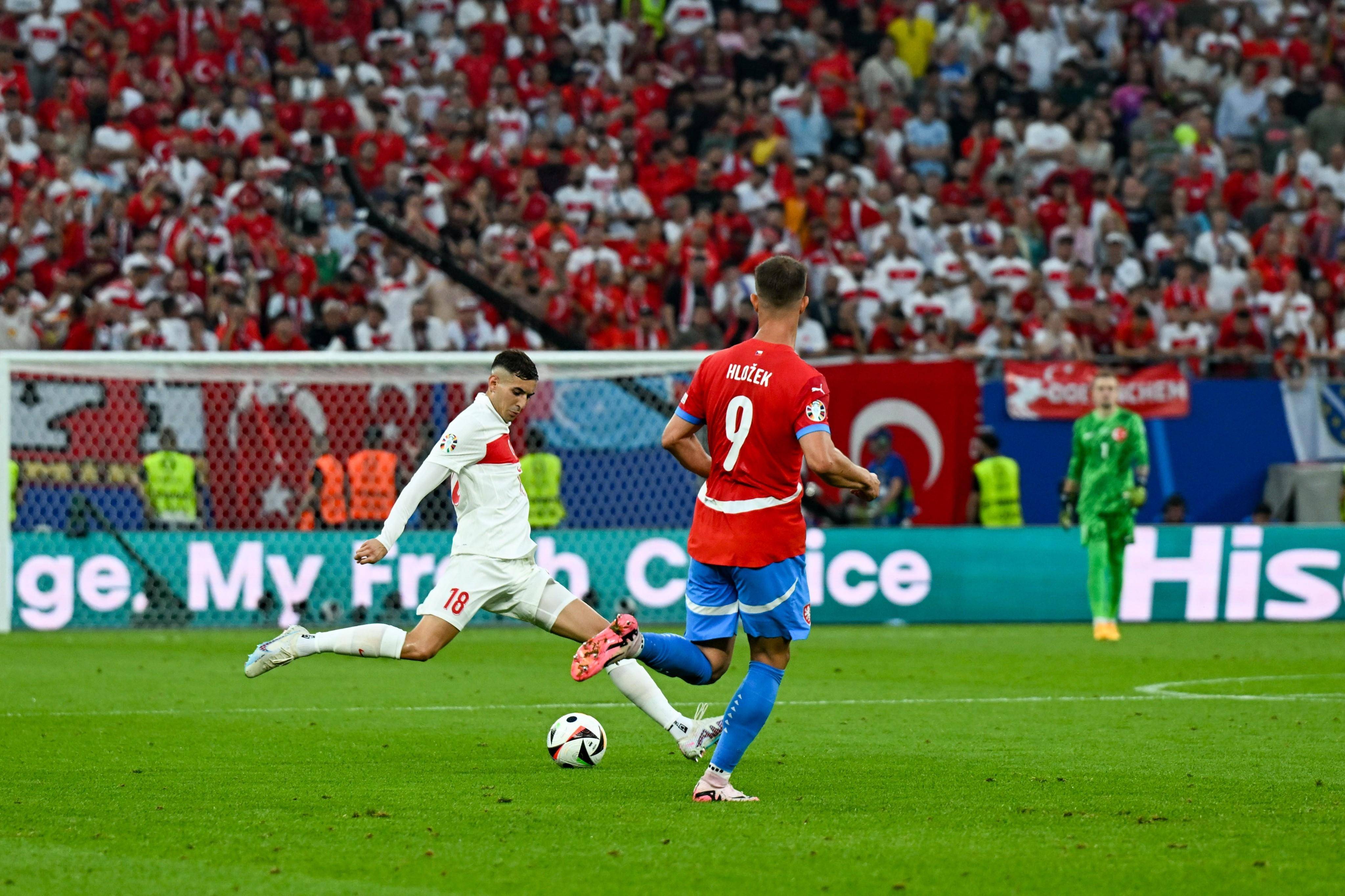 关于比利时大胜乌克兰，锁定欧洲杯四分之一决赛资格的信息