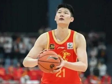 爱游戏入口-广西队在最新一场胜利中震惊CBA赛场