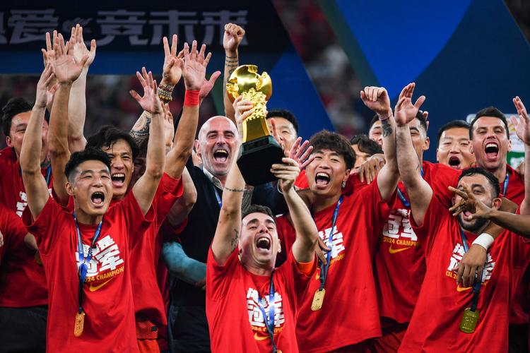 爱游戏亚洲官网-中超联赛带来新风貌，球迷热情高涨