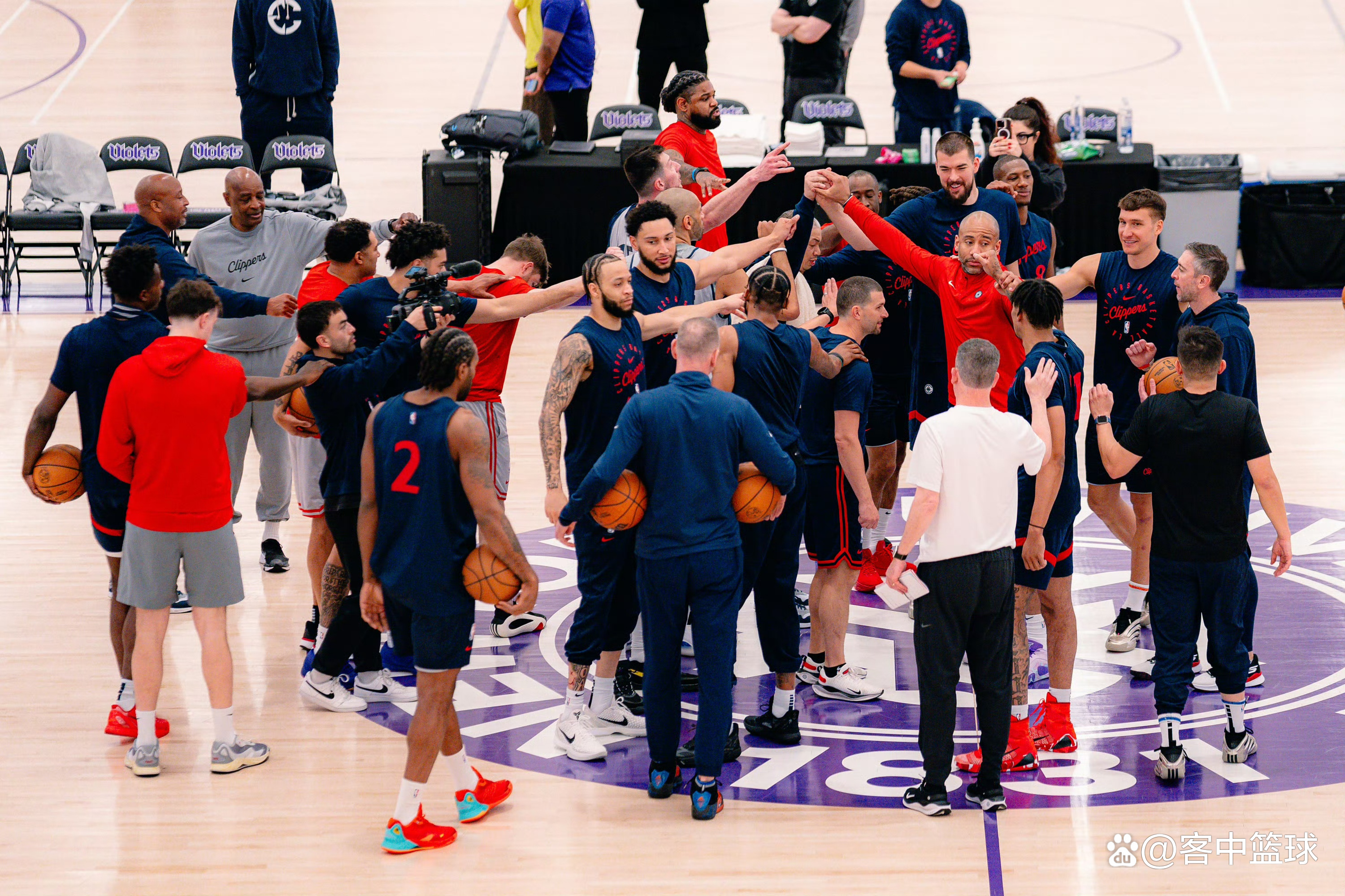 爱游戏官方入口-快船逆转灰熊，伦纳德上演绝杀带队赢球