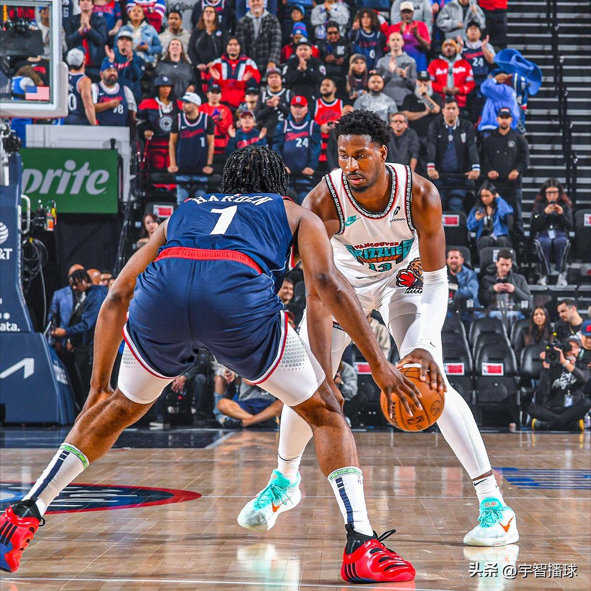 快船逆转灰熊,伦纳德上演绝杀带队赢球 快船逆转灰熊,伦纳德上演绝杀带队赢球