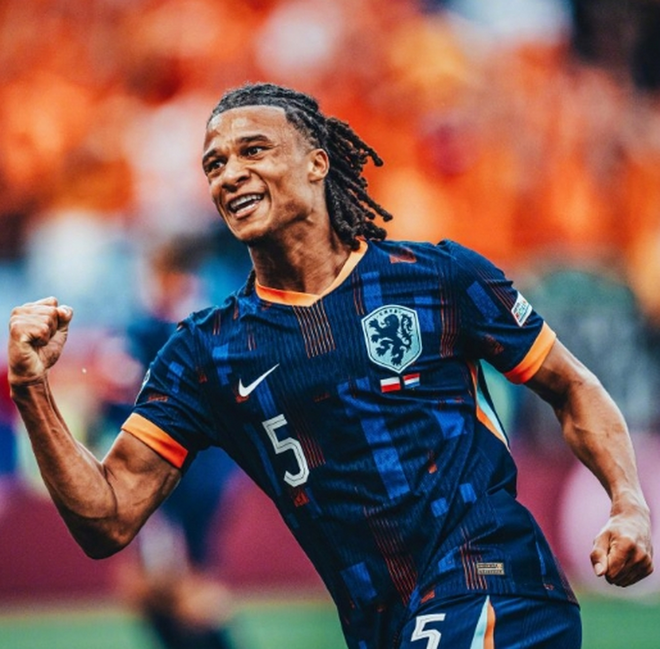 荷兰队球员斗志昂扬打造战无不胜形象的简单介绍