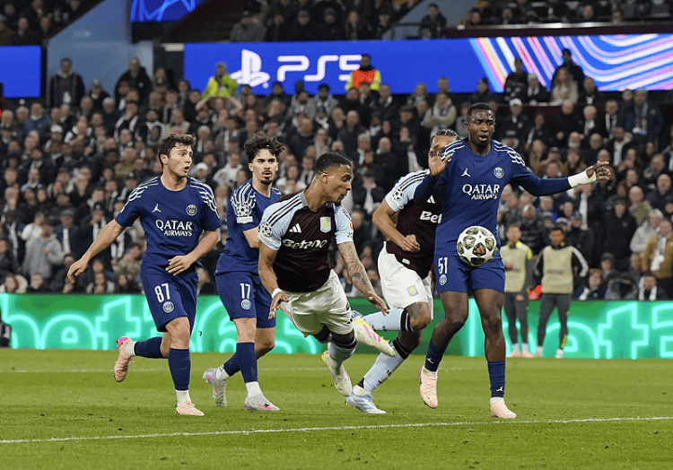 关于巴黎圣日耳曼主场大获全胜，领先优势扩大的信息