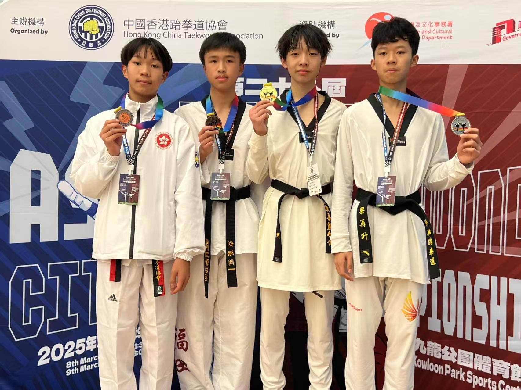 贝宁选手在赛艇比赛中斩获冠军