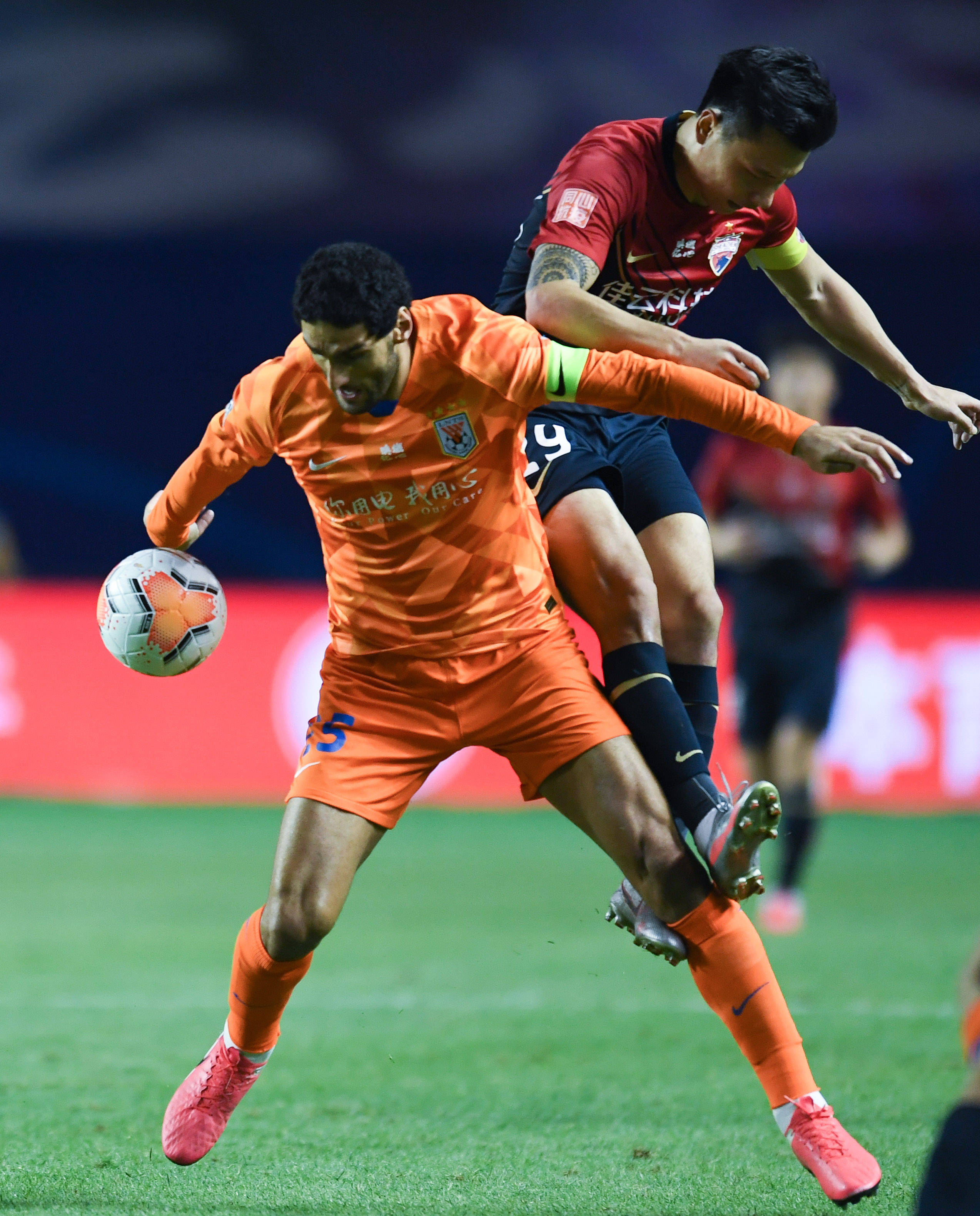 天津泰达对阵深圳佳兆业，冲刺胜利