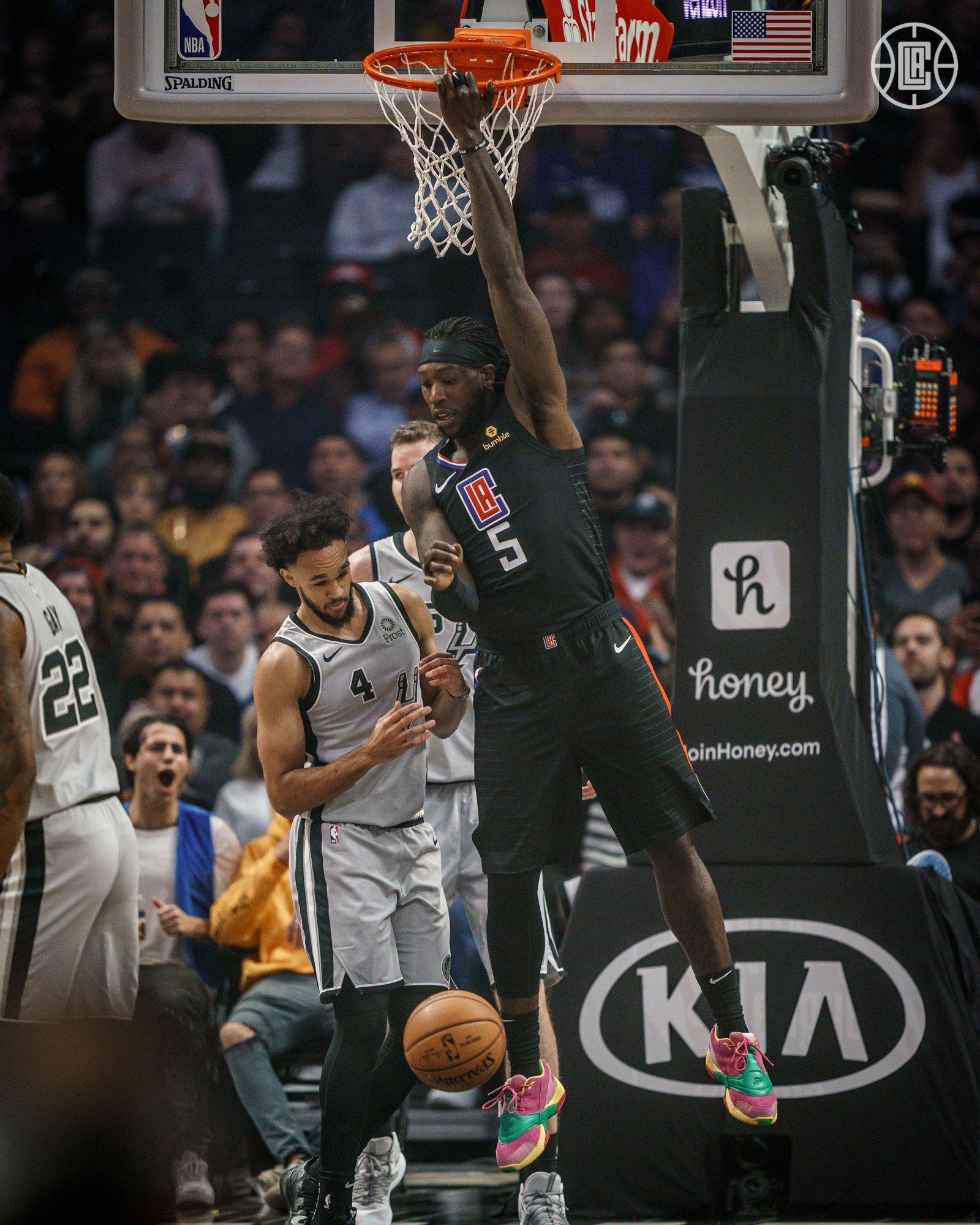 关于快船稳操胜券！哈雷尔和威廉姆斯联手大胜对手的信息