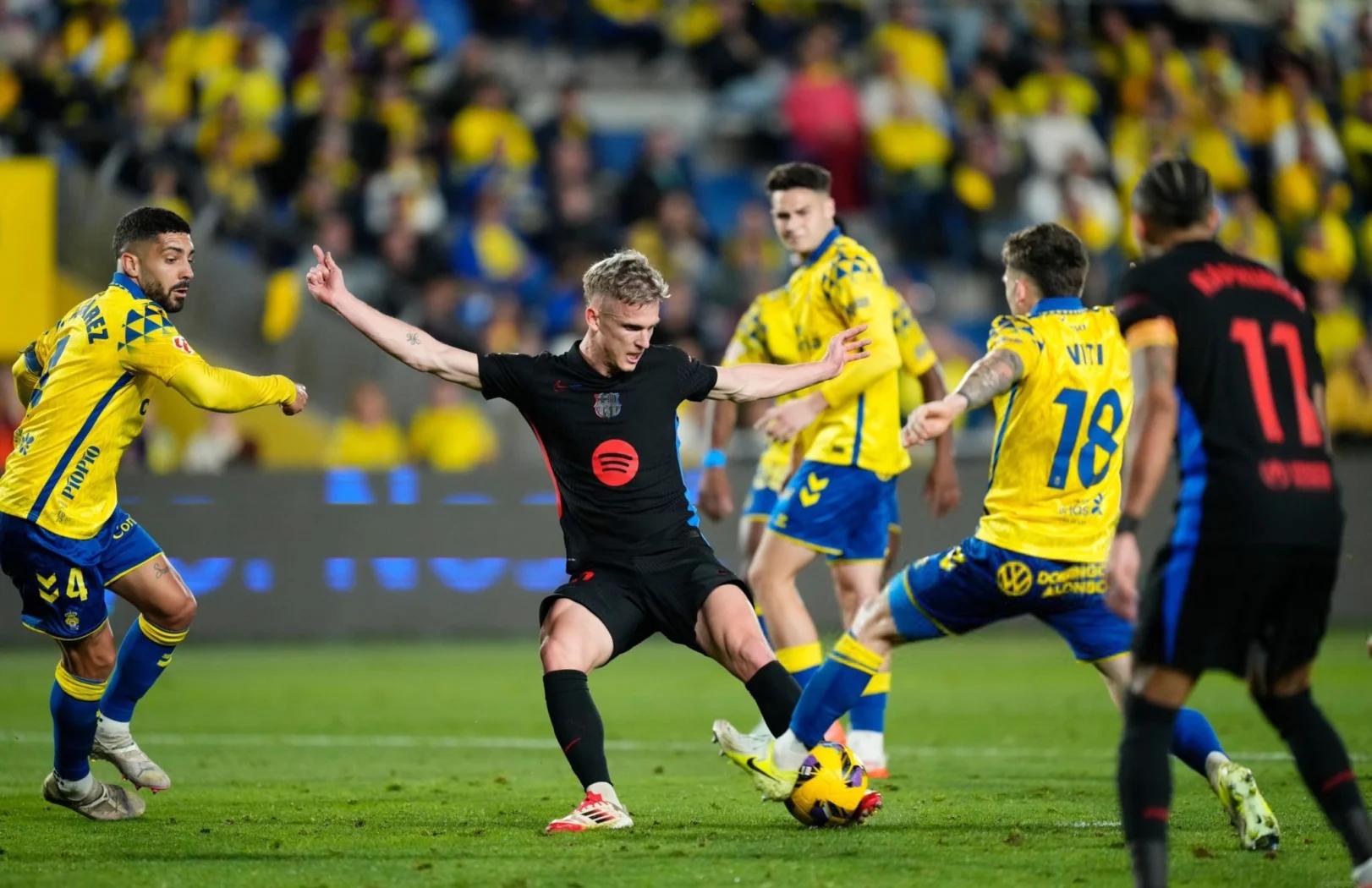 包含斯帕尔客场逆转击败拉齐奥，势不可挡的词条