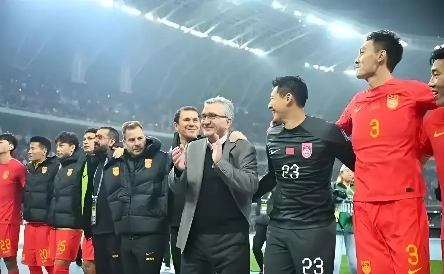 球队经过反复训练，为下一场比赛做好充分准备