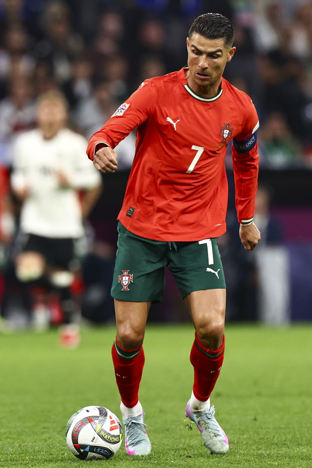 葡萄牙足球队实现逆袭!晋级决赛 葡萄牙足球队实现逆袭!晋级决赛