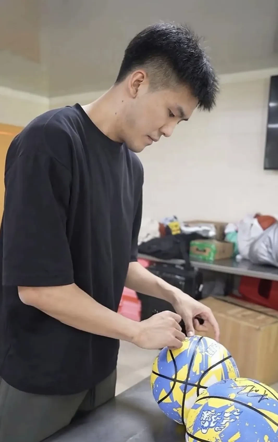 爱游戏app-精心准备！球队在主场赢得了关键比赛