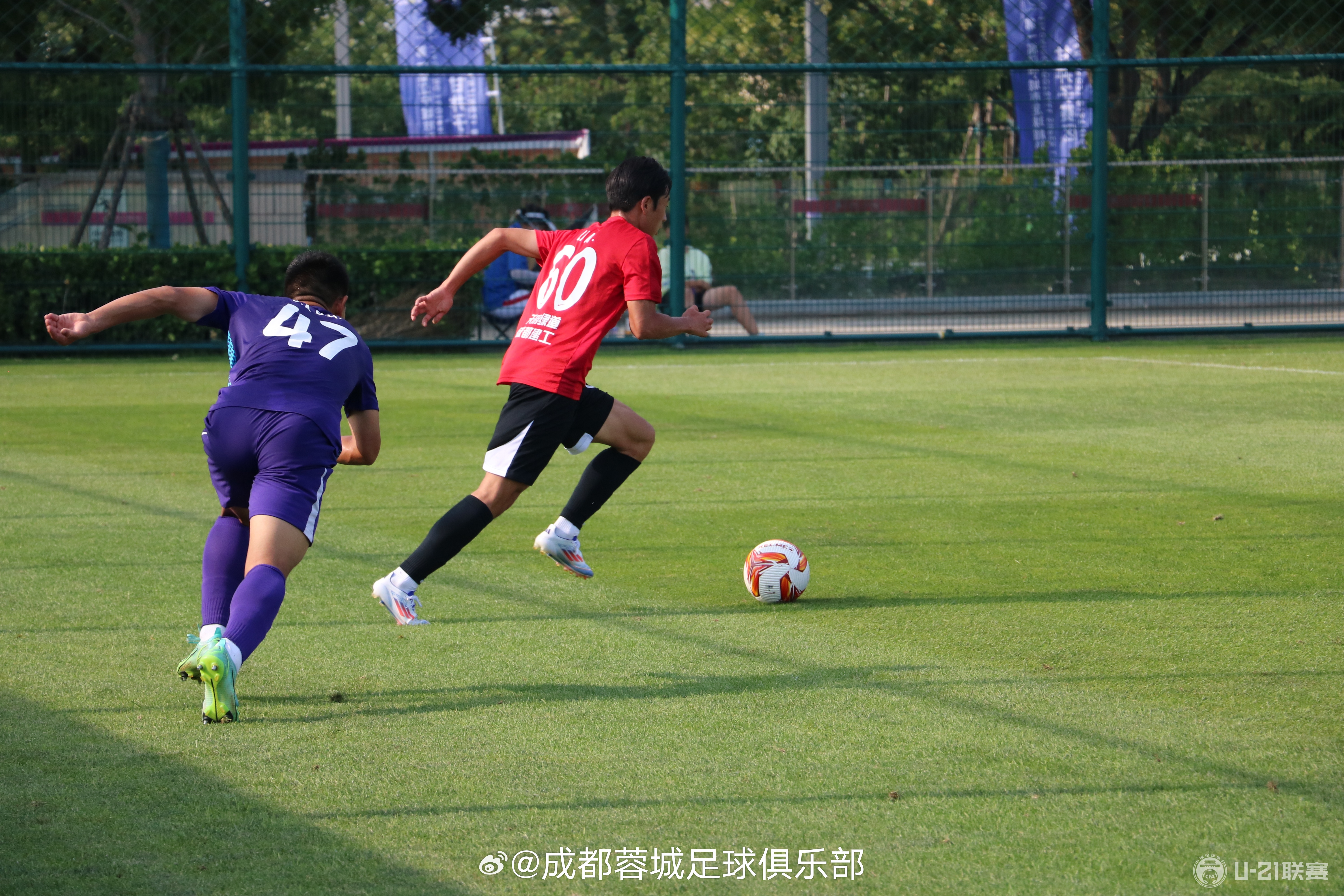 爱游戏体育官网-成都队在比赛中展现实力，轻松过关