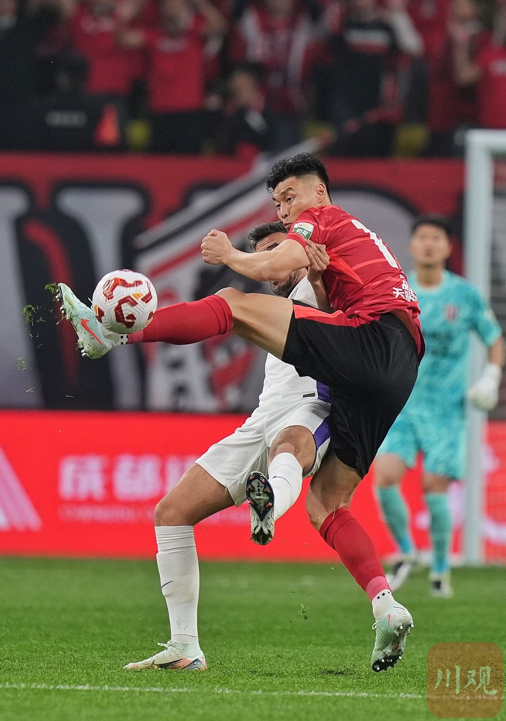 成都队在比赛中展现实力，轻松过关