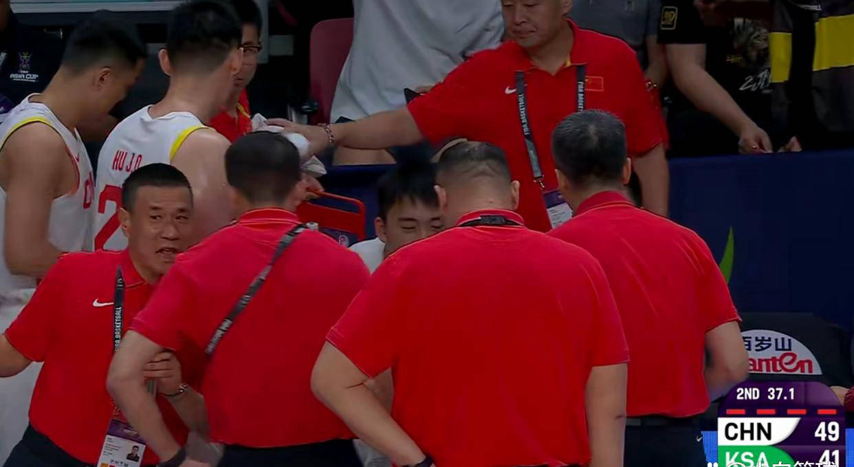 爱游戏登录-张三加盟球队，引发球迷热情迎战CBA新赛季的简单介绍