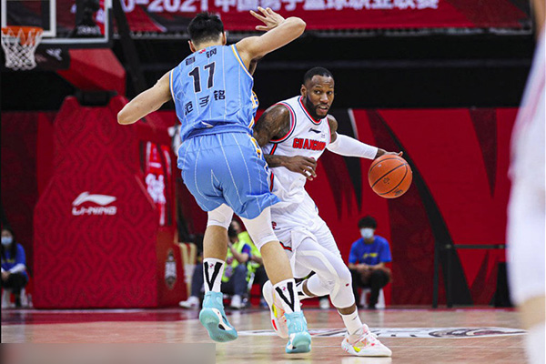 黑龙江男篮全队发挥,以小组第一晋级季后赛 黑龙江男篮全队发挥,以小组第一晋级季后赛