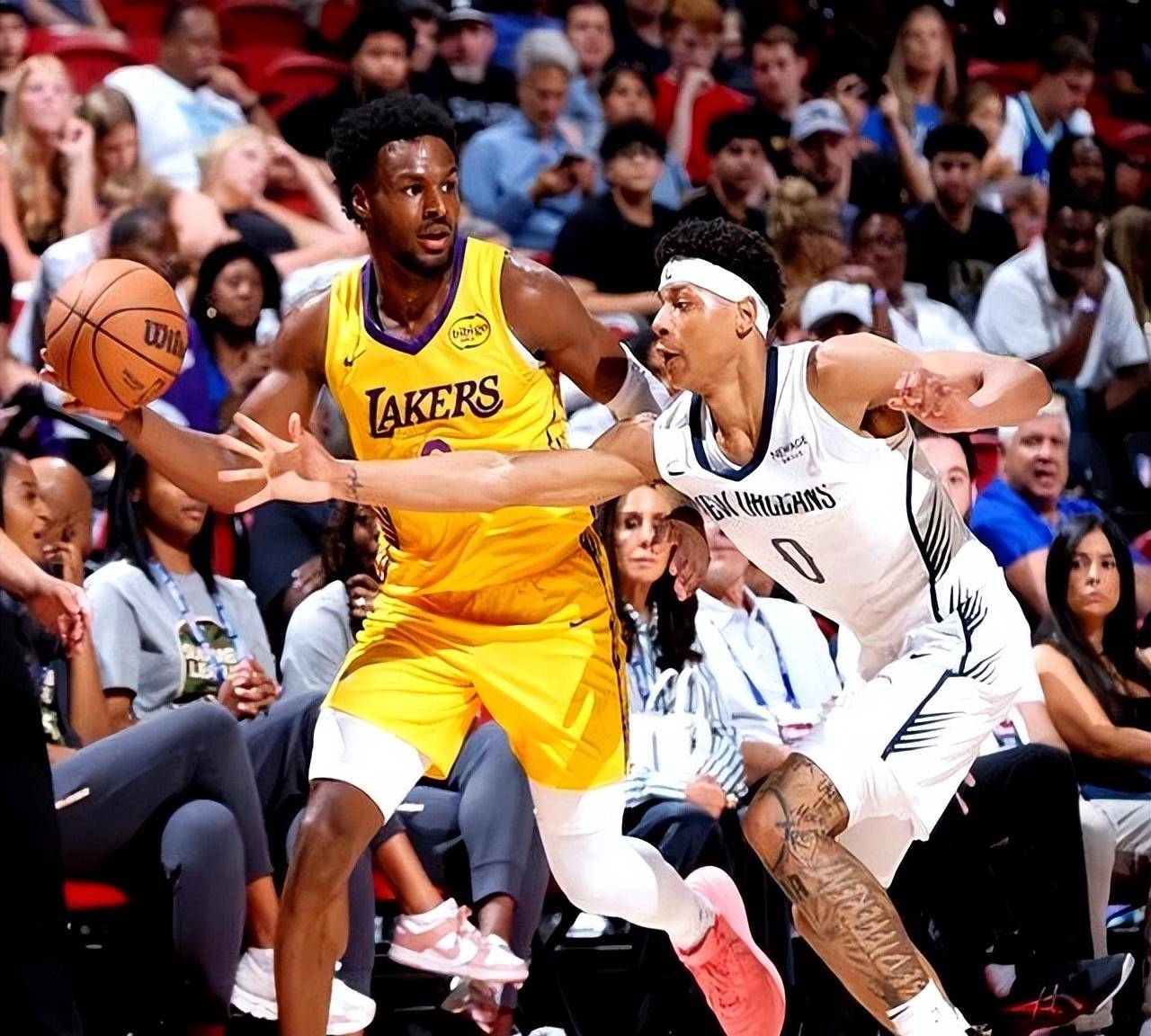 湖人球星独揽三双,领队逆袭战胜对手 湖人球星独揽三双,领队逆袭战胜对手