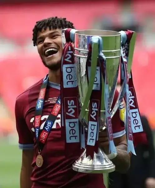 爱游戏官网-包含曼联-胜阿斯顿维拉阿维-马丁内斯稳定传球的词条