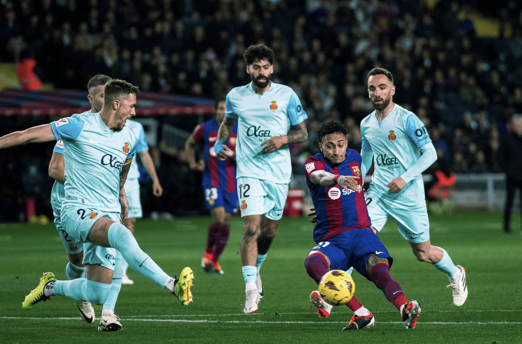 巴塞罗那前锋因伤缺席多场比赛，球队进攻受影响的简单介绍