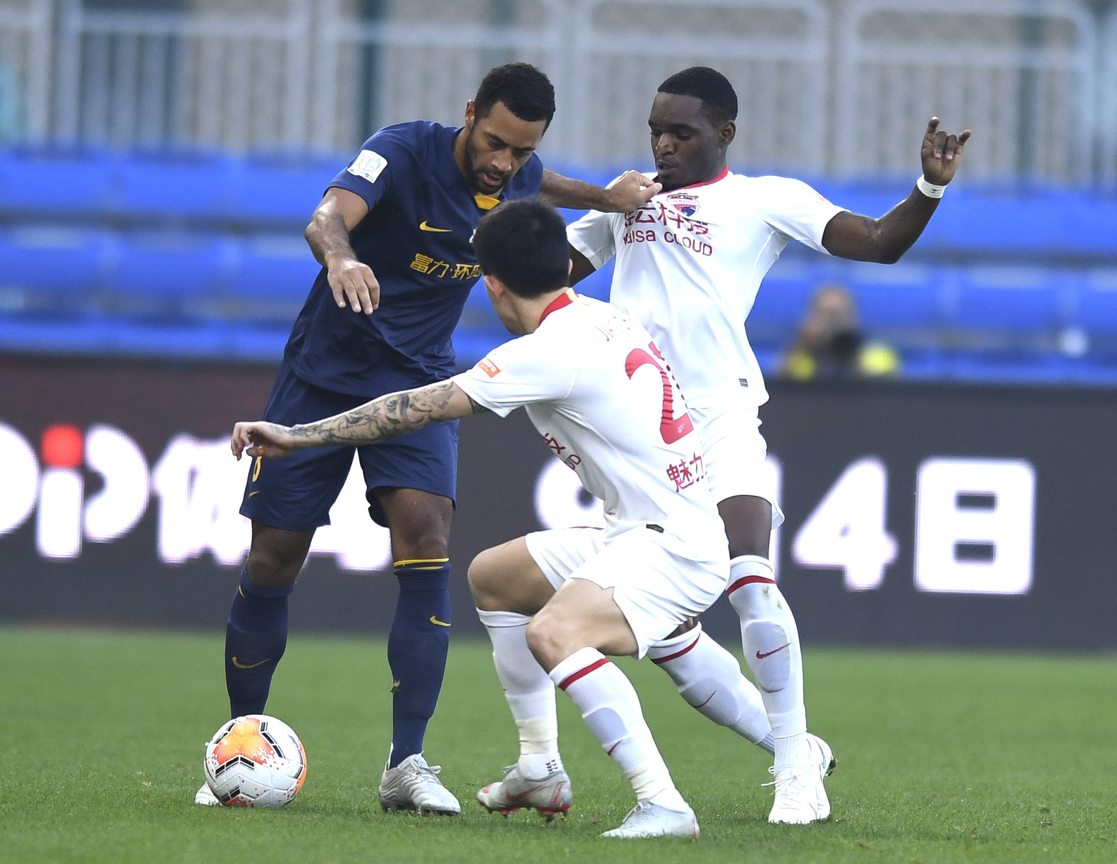 爱游戏官网入口-深圳佳兆业主场击败广州富力实现反超