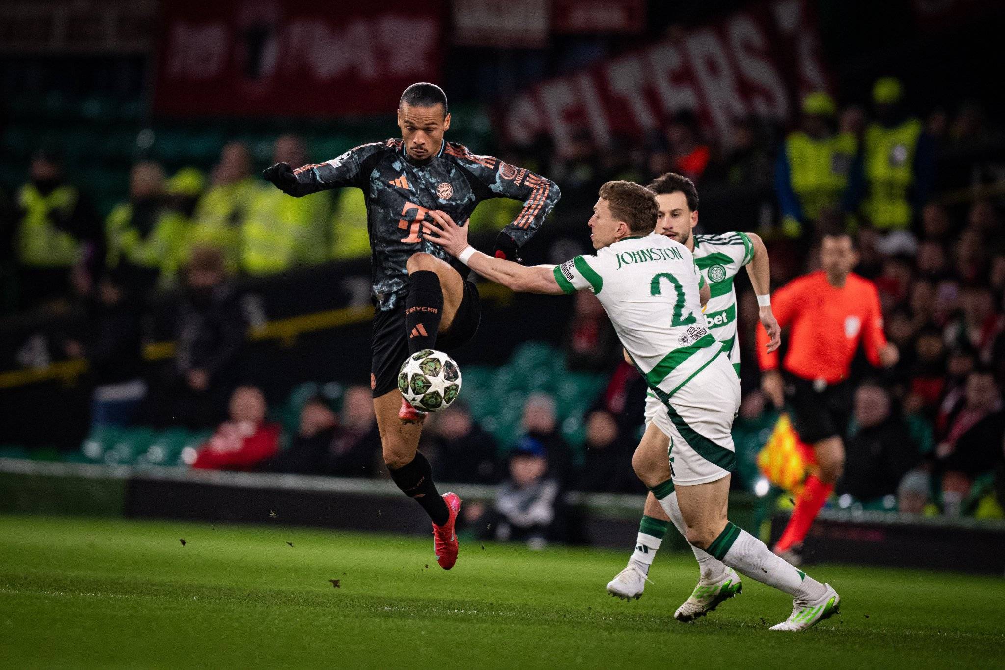 关于阿贾克斯客场战胜拜仁,晋级前景良好的信息 关于阿贾克斯客场战胜拜仁,晋级前景良好的信息