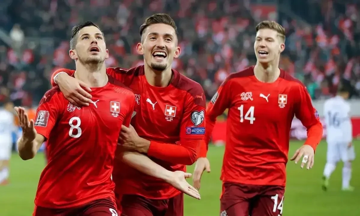 爱游戏入口-意大利遭遇惊险失利，险些无缘淘汰赛的简单介绍